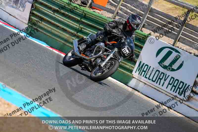 Vintage motorcycle club;eventdigitalimages;mallory park;mallory park trackday photographs;no limits trackdays;peter wileman photography;trackday digital images;trackday photos;vmcc festival 1000 bikes photographs